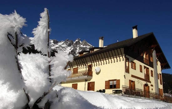 pizzo del frate albergo inverno cristalli di neve